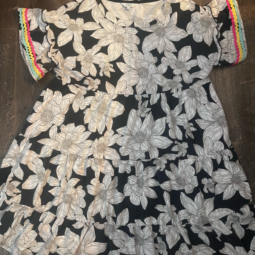 Crown & Ivy Black and White Floral Midi Dress